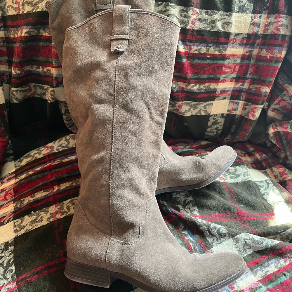 Frye & Co. Light Brown Suede Boots 15 1/5 inch tall Size 8